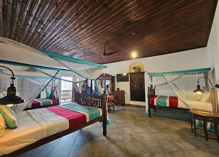 Dhow Palace Hotel