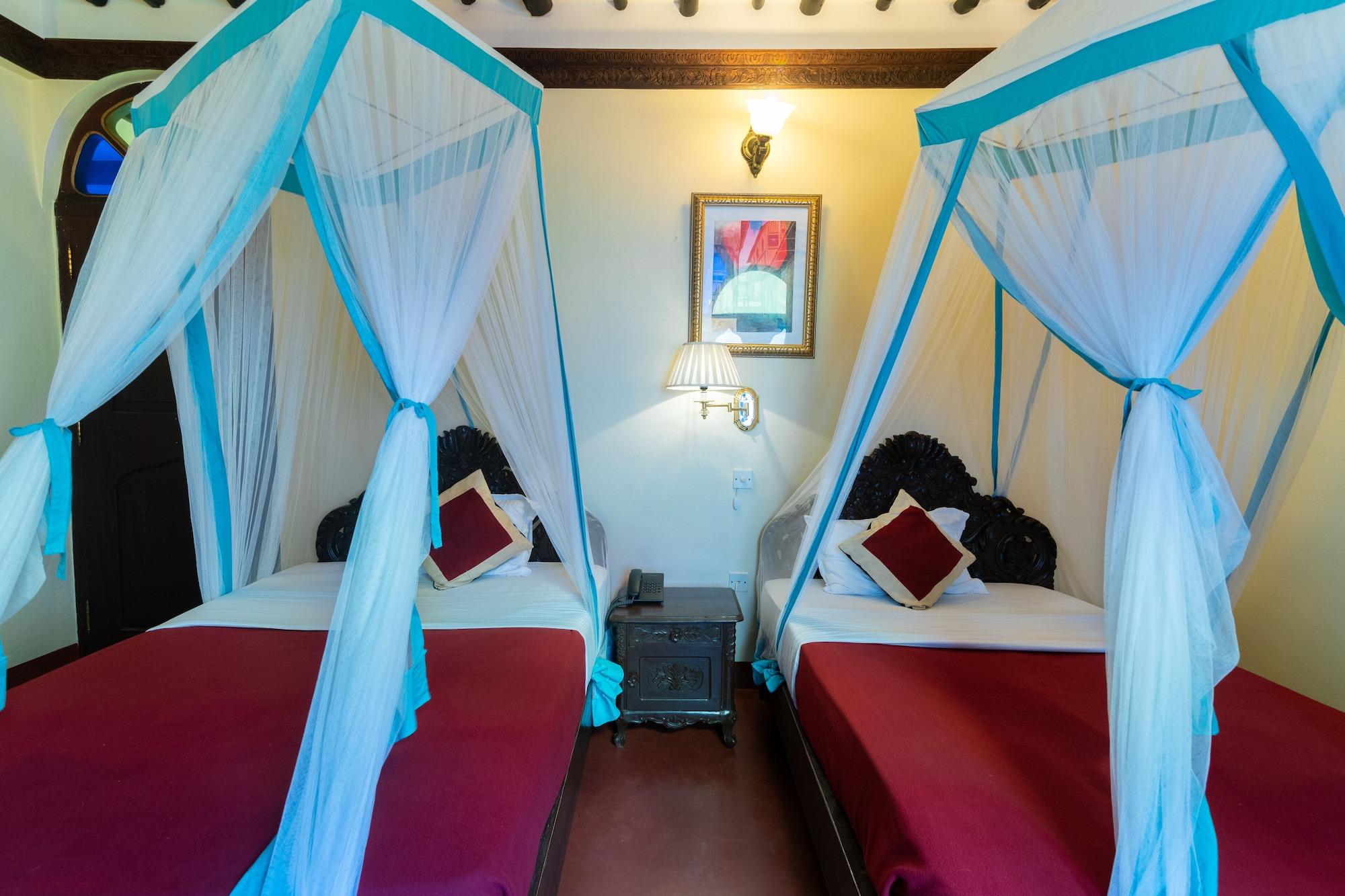 Dhow Palace 4*