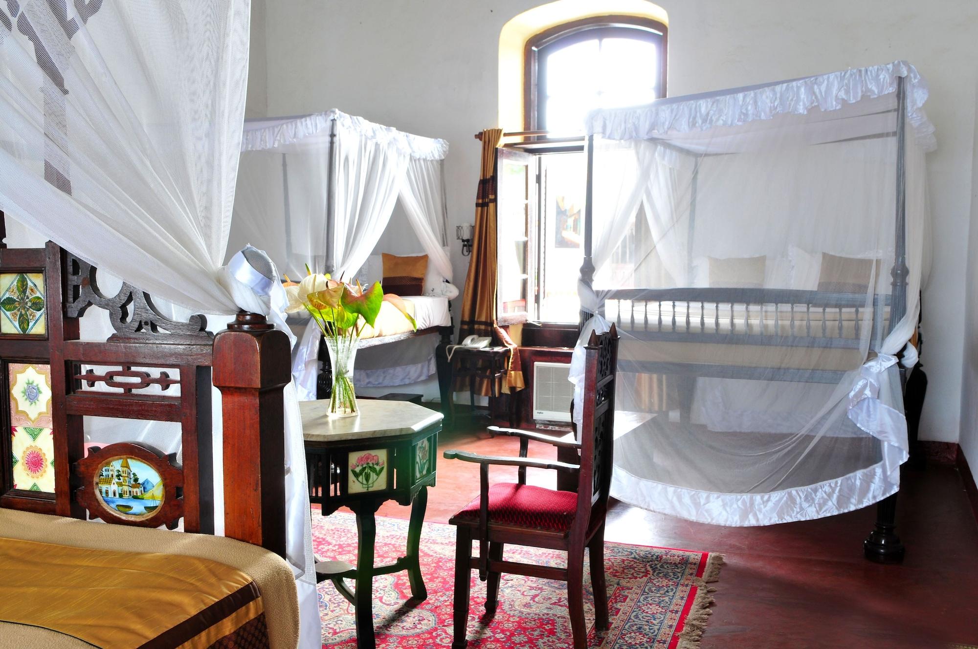 Dhow Palace Hotel