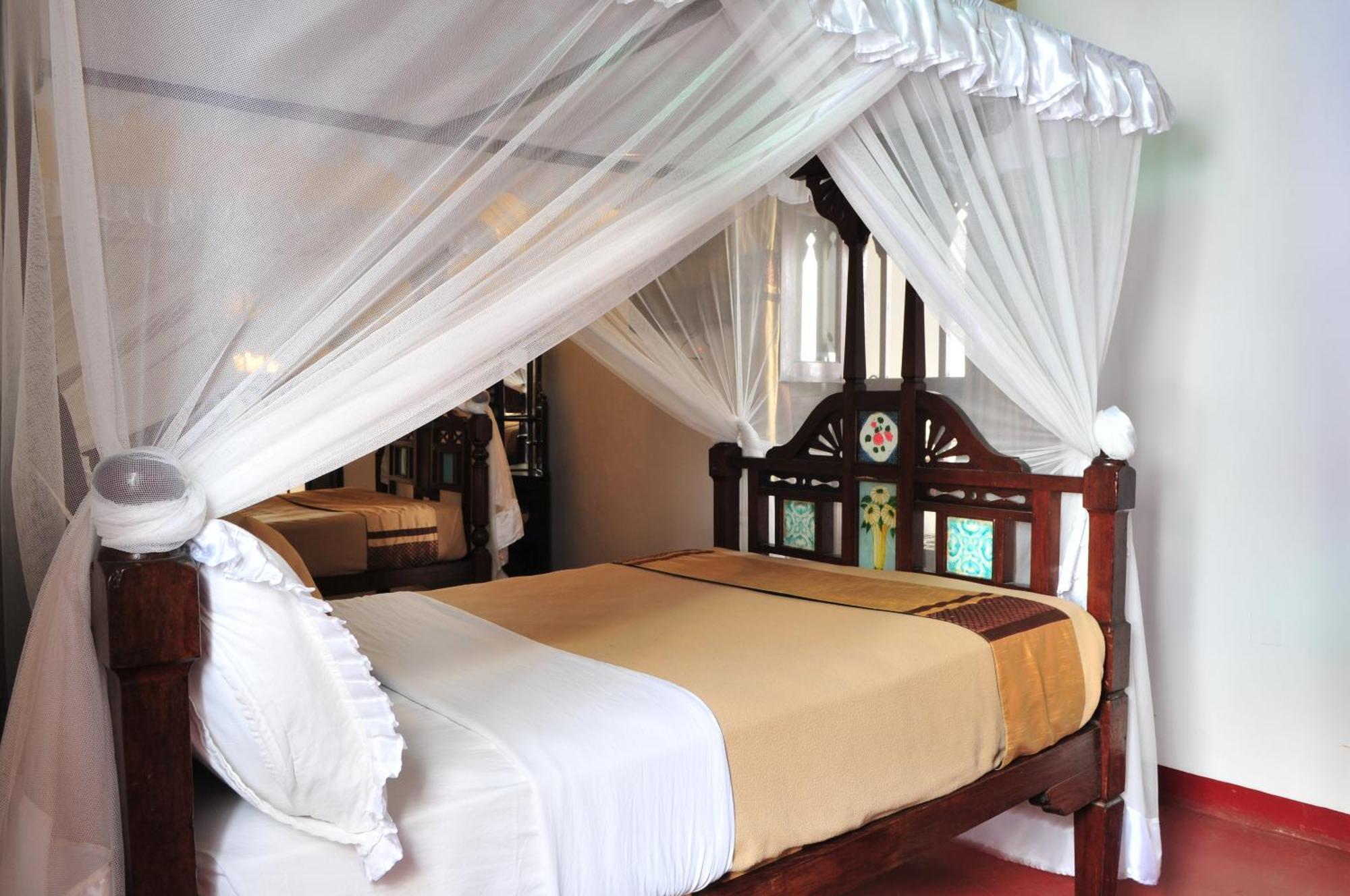 Hotel Dhow Palace 4*