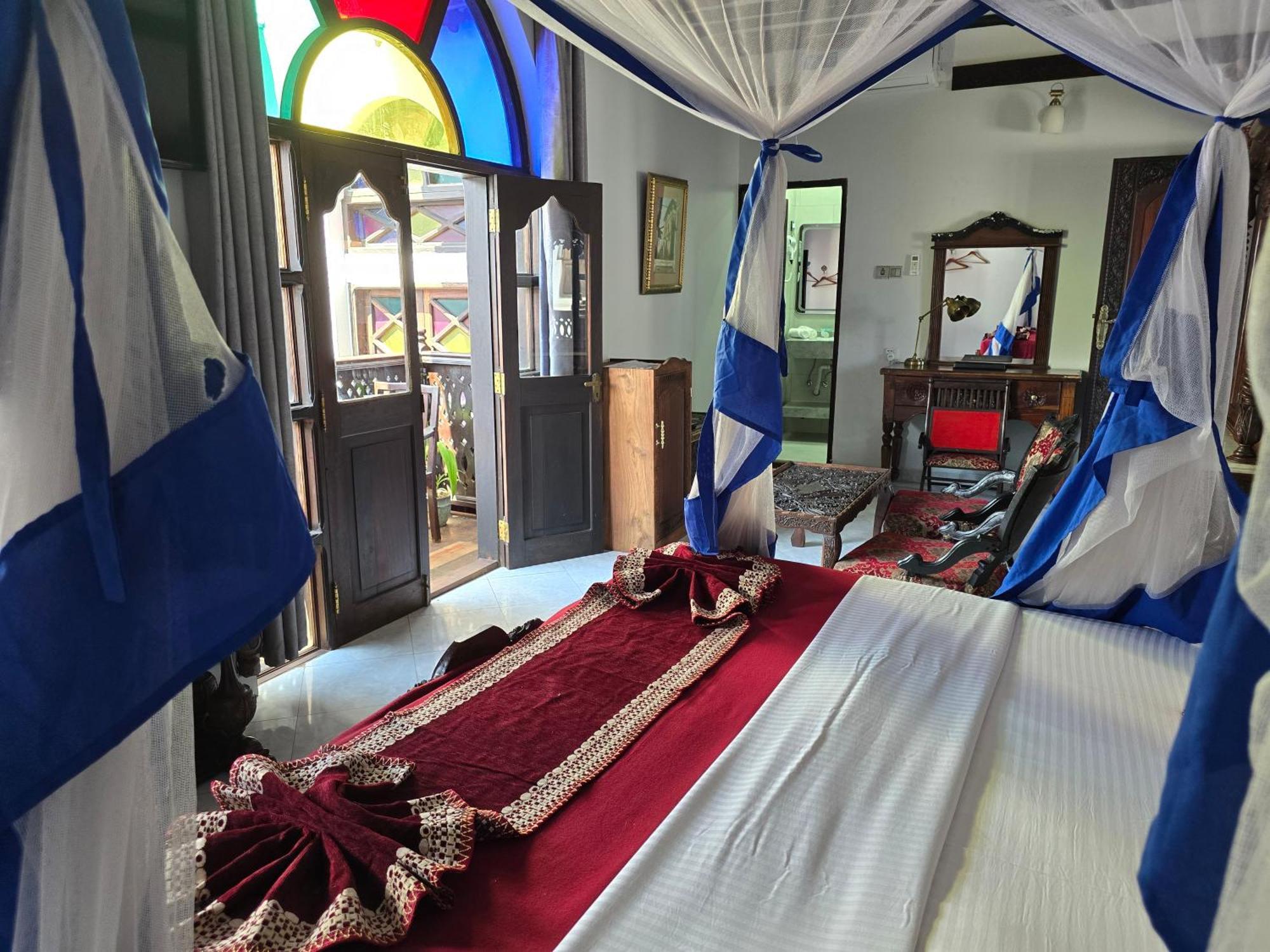 Dhow Palace Hotel