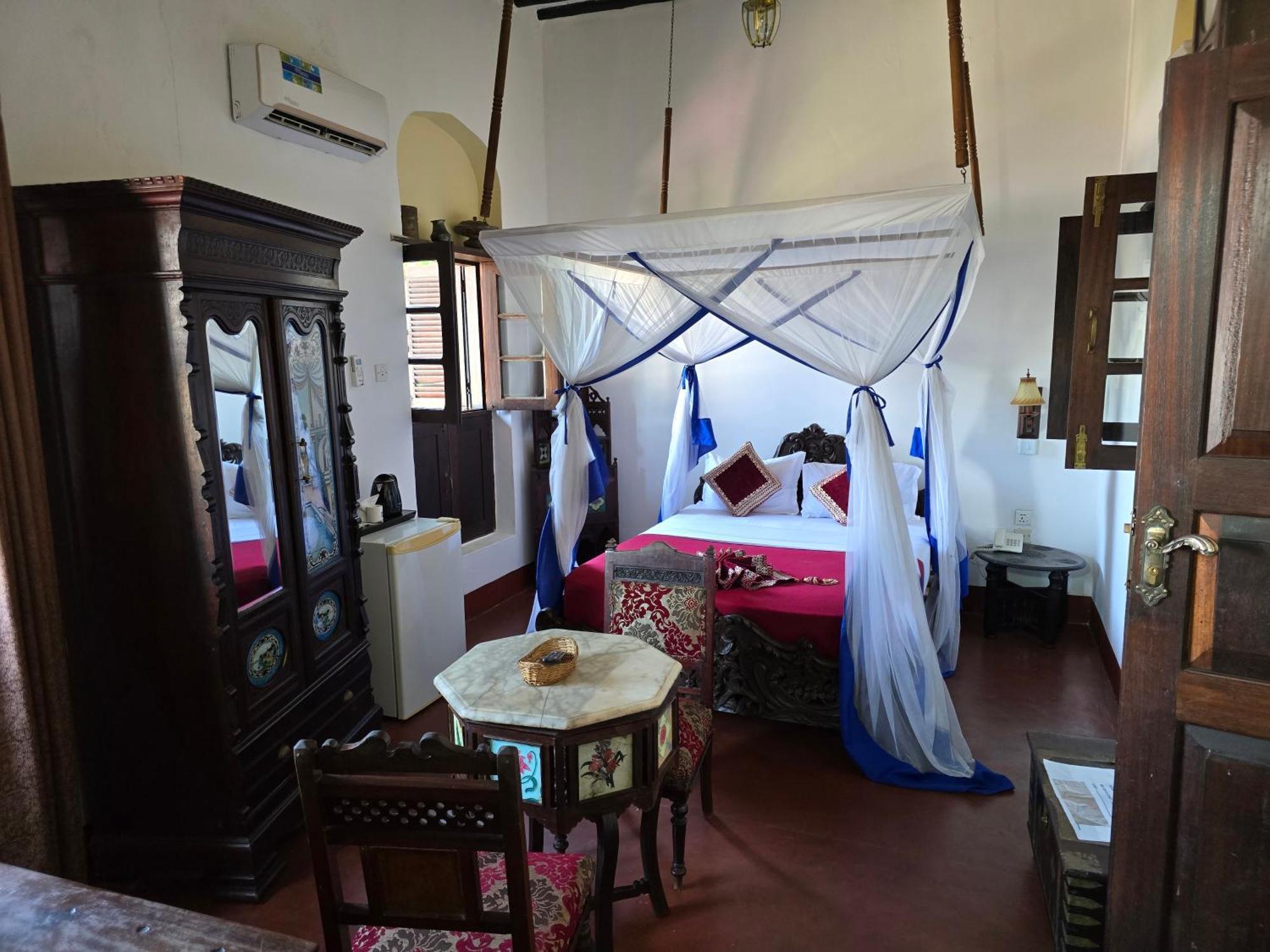 Hotel Dhow Palace 4*