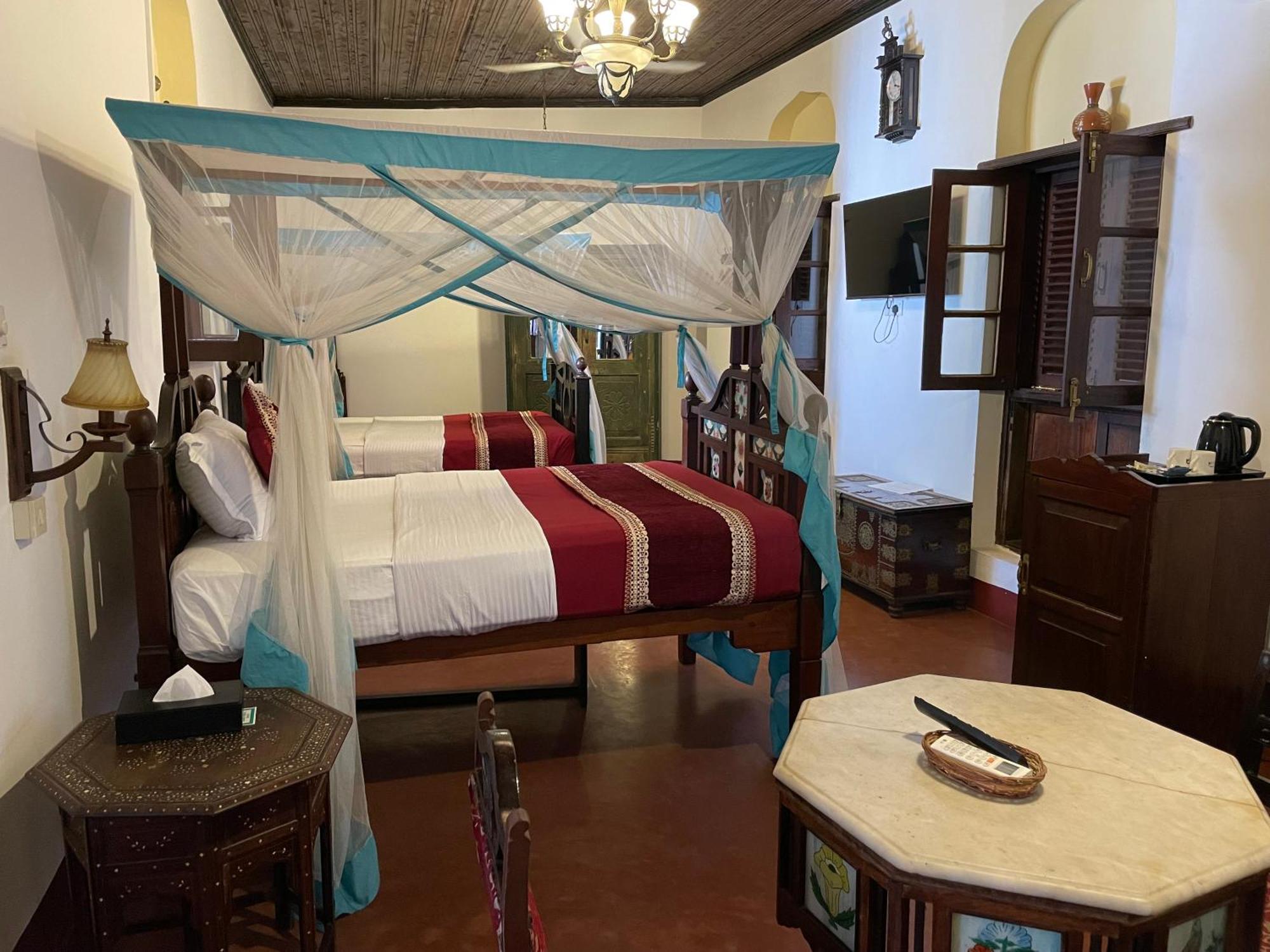 Hotel Dhow Palace 4*